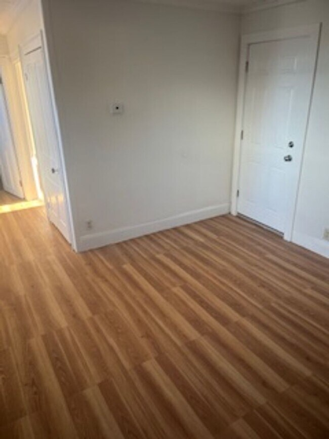 Building Photo - 19 High St