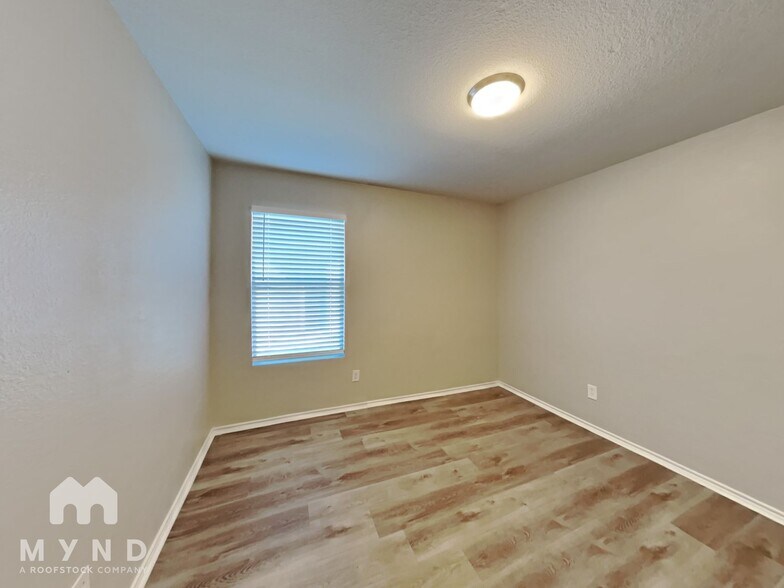 Building Photo - 1157 Boxwood Dr