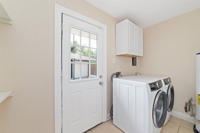 Building Photo - 5643 Cheena Dr