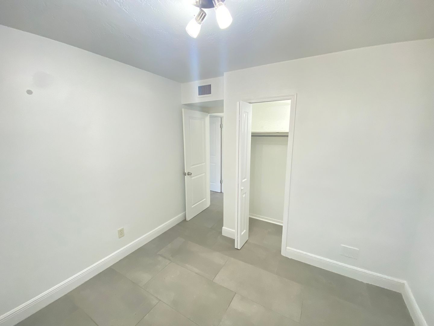 Building Photo - 1001 E Pine St