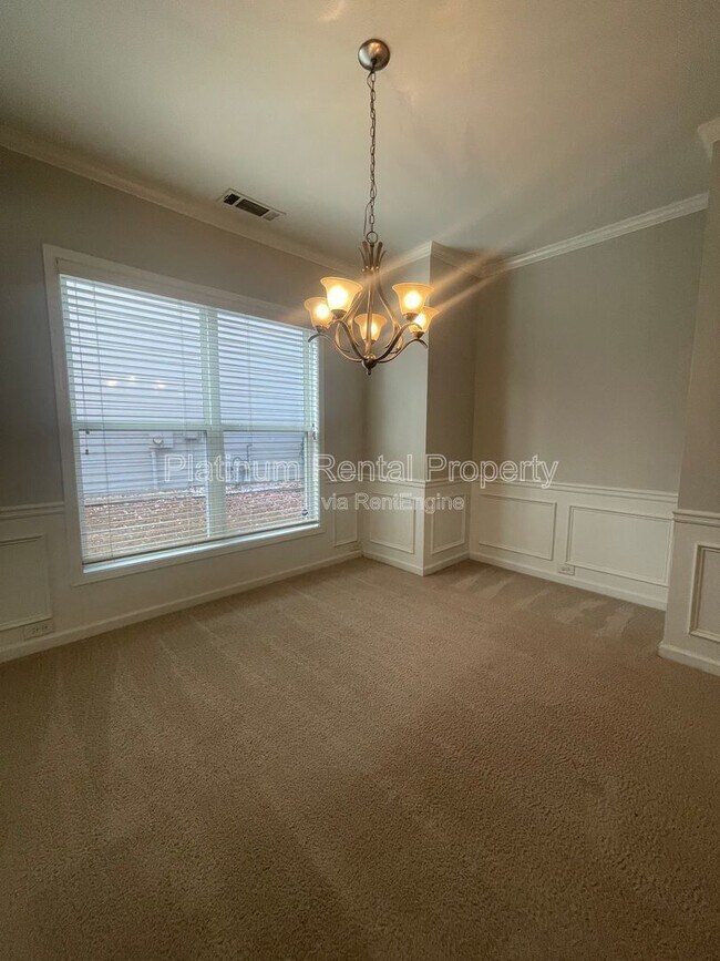 Building Photo - 5545 Weddington Dr