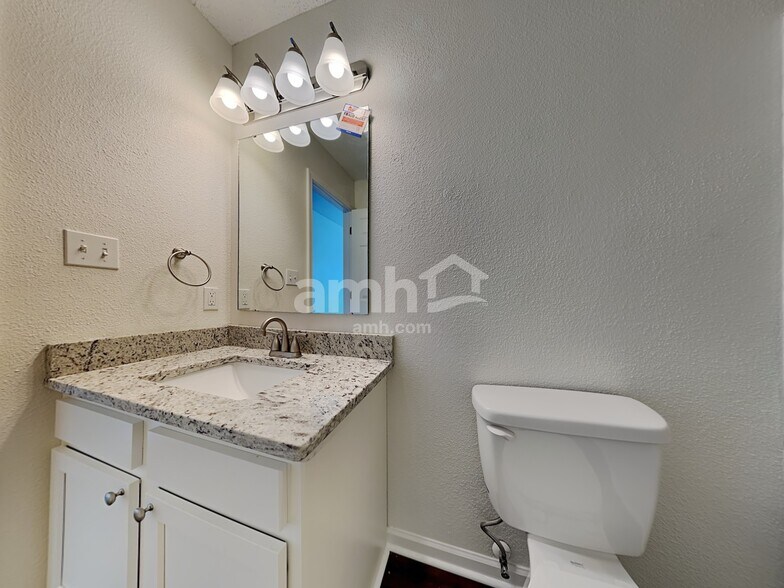 Building Photo - 7140 Kimble Dr