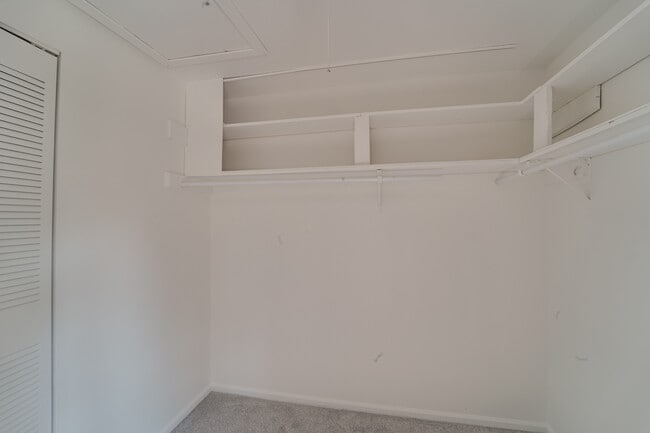 Building Photo - 1883 Jamestown Cir