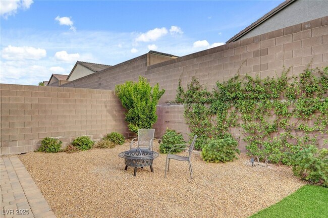 Building Photo - 3395 Stone View Ave