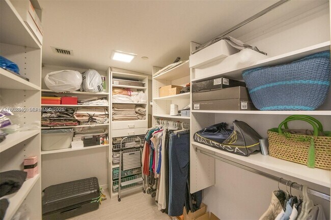 Building Photo - 3000 E Island Blvd