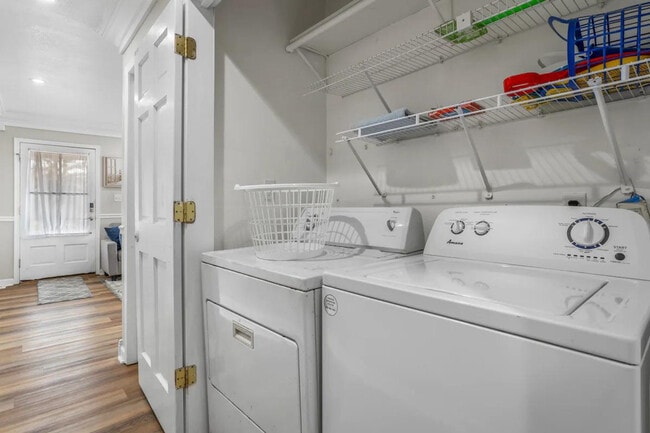 Building Photo - 426 Russell Ave