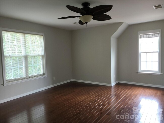 Building Photo - 9509 Mitchell Glen Dr