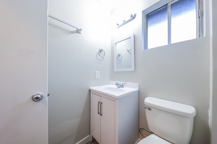 Building Photo - 323 N Burbank Dr