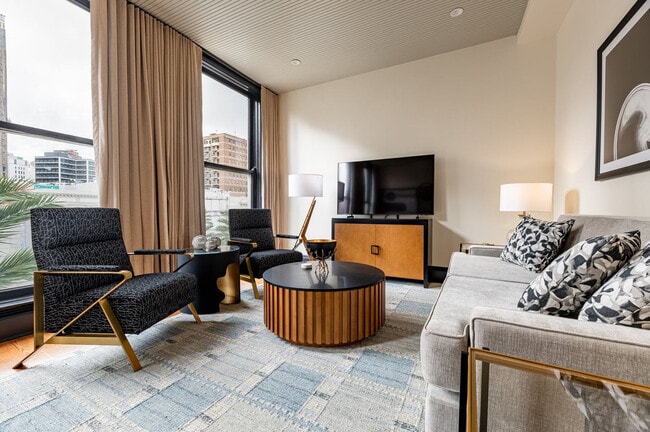 Building Photo - 1011 Canal St