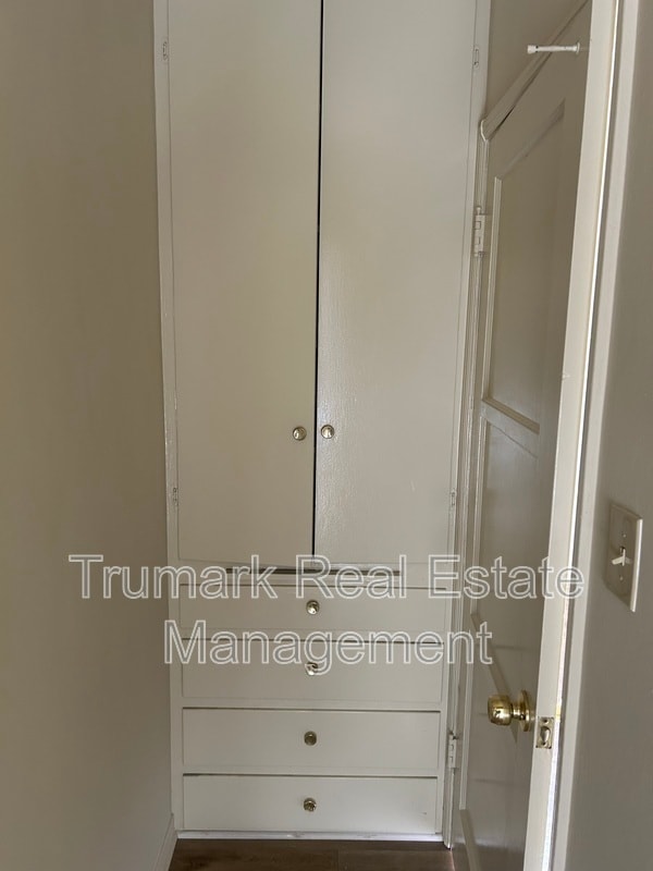 Building Photo - 1451 E Broadway