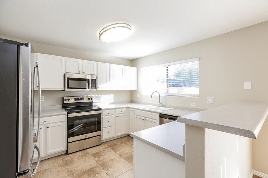 Building Photo - 250 W Juniper Ave