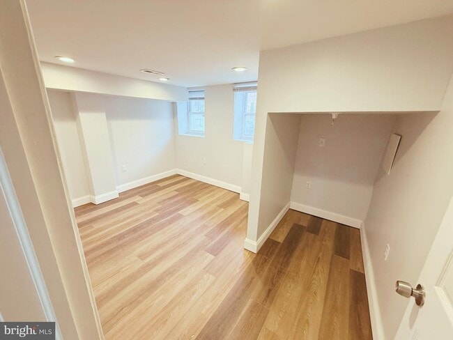 Building Photo - 714 Dolphin St