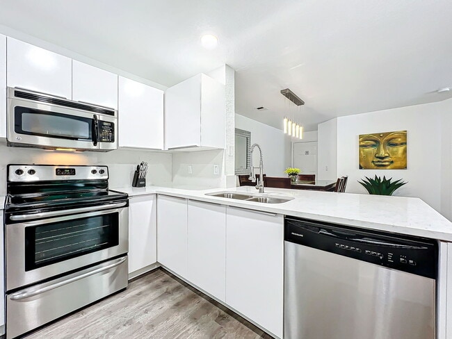 Building Photo - Seurat Street, Orlando, FL 32819 - 4 BR 2 BA condo