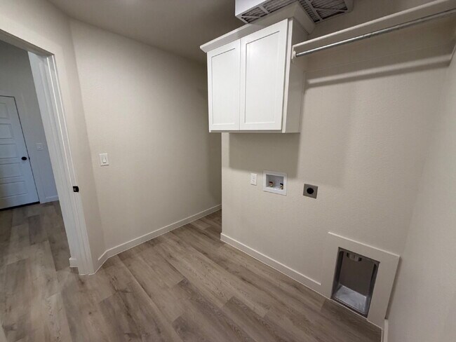 Building Photo - New Spacious 3 Bedroom Home with Luxury Primary Suite in Frenship ISD