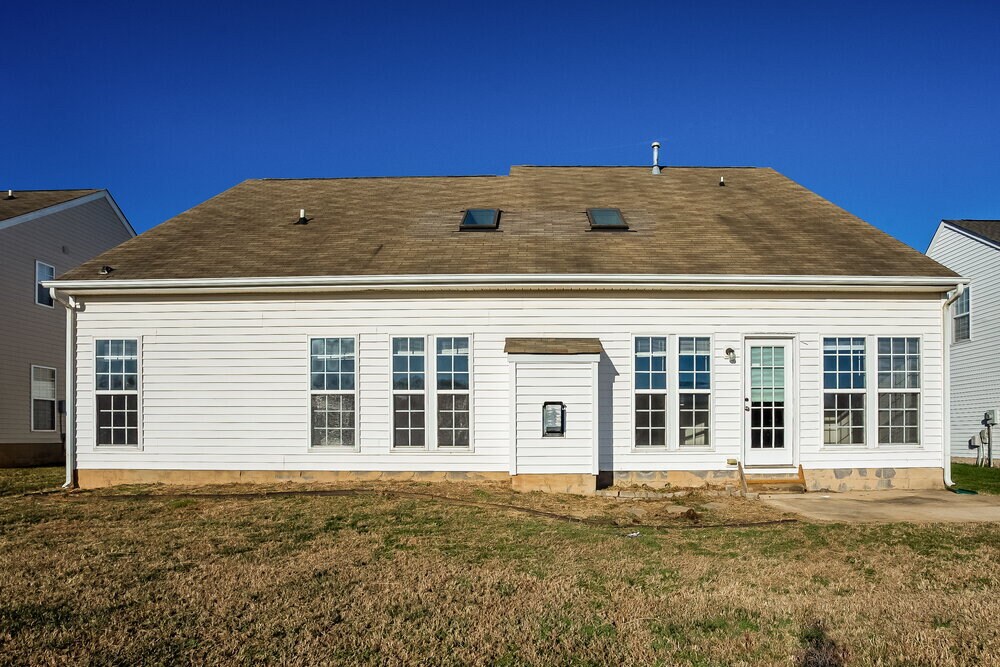 Building Photo - 9908 Spring Park Dr