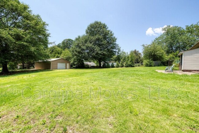 Building Photo - 119 Windemere Dr