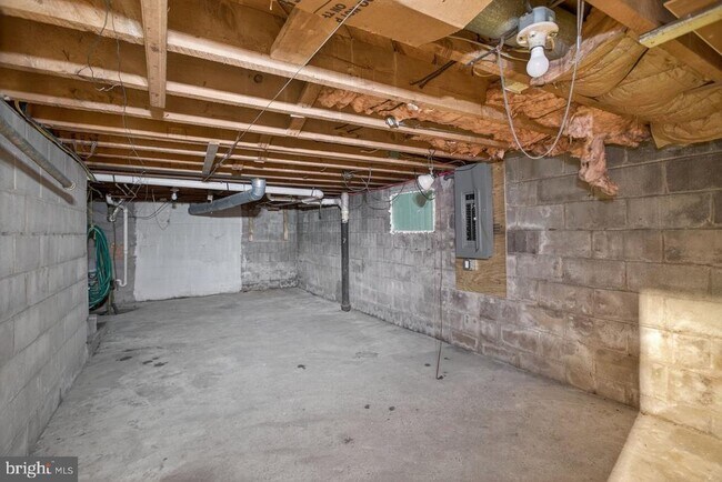 Building Photo - 131 S Willow St