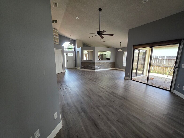 Building Photo - 2371 Piedmont Lakes Blvd