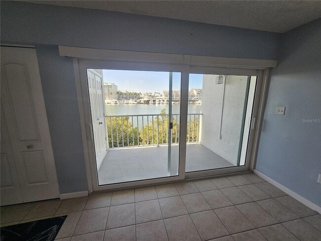 Building Photo - 14800 Walsingham Rd