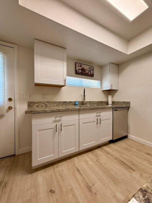 Building Photo - 3301 E Earll Dr