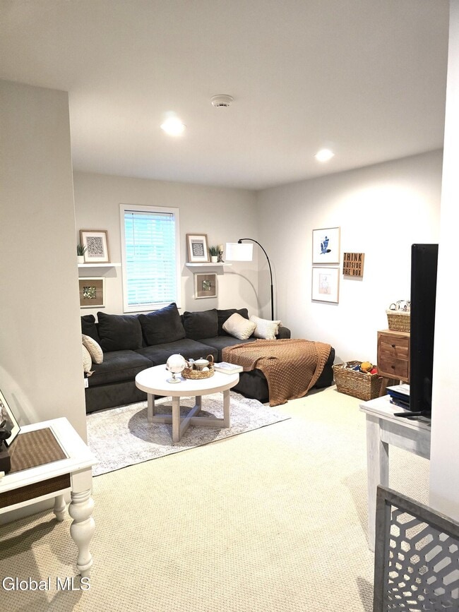 Building Photo - 2 Blair Ct