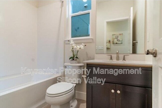 Building Photo - 1020 Skybo Ct