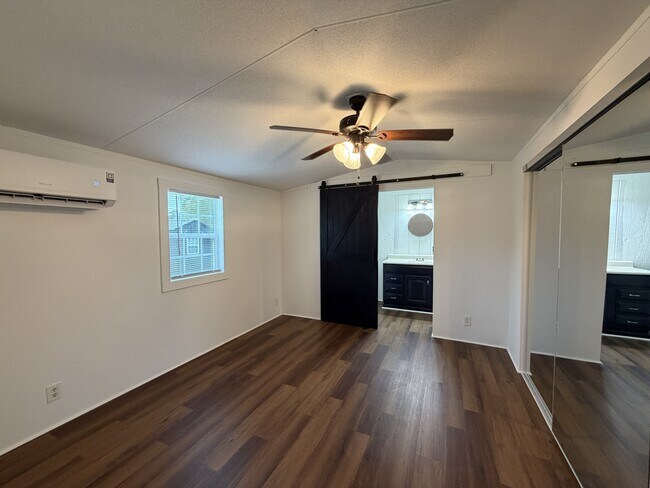 Building Photo - 464 Batchelor Rd