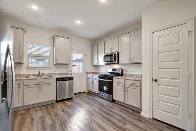 Building Photo - 16719 Rover Ln