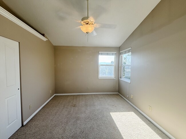 Building Photo - 10152 Snow Iris Way