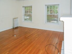 Building Photo - 5131 N Wolcott Ave