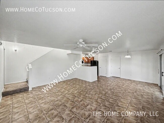 Building Photo - 2708 N Saramano Ln