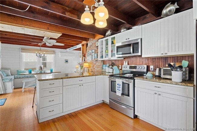 Building Photo - 36 White Sand Beach Rd