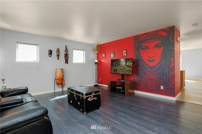 Building Photo - Beacon Hill 3bed 2.5bath Home
