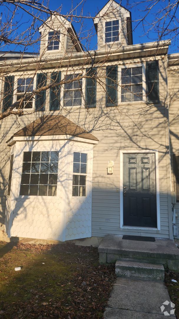 Building Photo - Affordable 2 bedroom / 1 bathroom townhome.