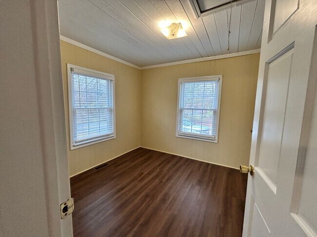 Building Photo - 1189 Beech Springs Rd