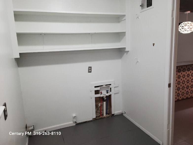 Building Photo - 5941 E Bellaire Ave