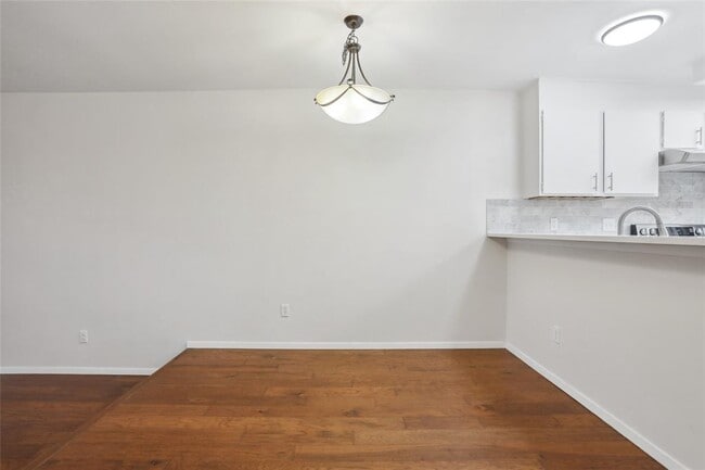 Building Photo - 7122 Wood Hollow Dr