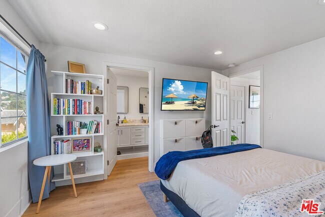 Building Photo - 2217 Scott Ave