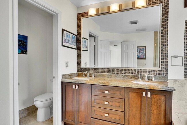Building Photo - 3354 Greenview Terrace W