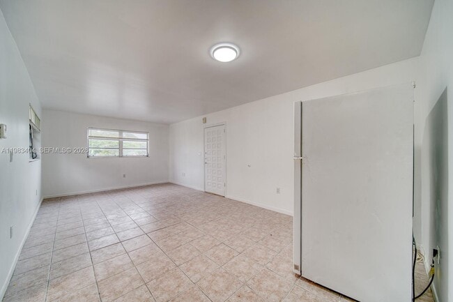 Building Photo - 300 NE 143rd St