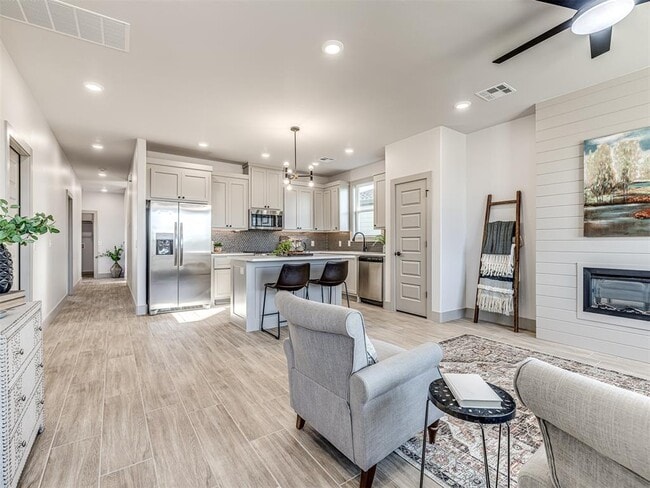 Building Photo - 2633 Crescent Ave