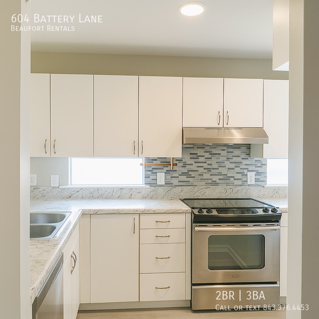 Building Photo - 604 Battery Ln