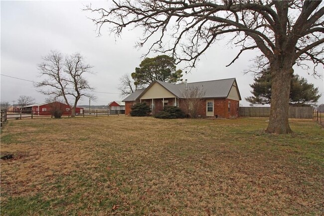 Building Photo - 2210 Kinyon Rd
