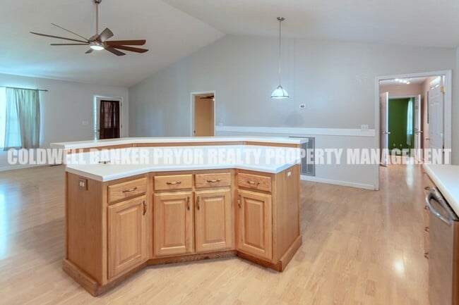 Building Photo - 295 Sky Dr