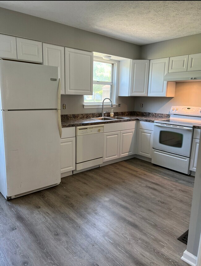 kitchen - 4920 Drayton Rd