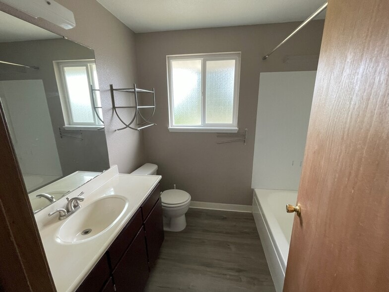Bathroom 2nd Floor - 10 107th St SE