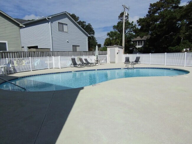 Building Photo - 2202 Perrin Dr