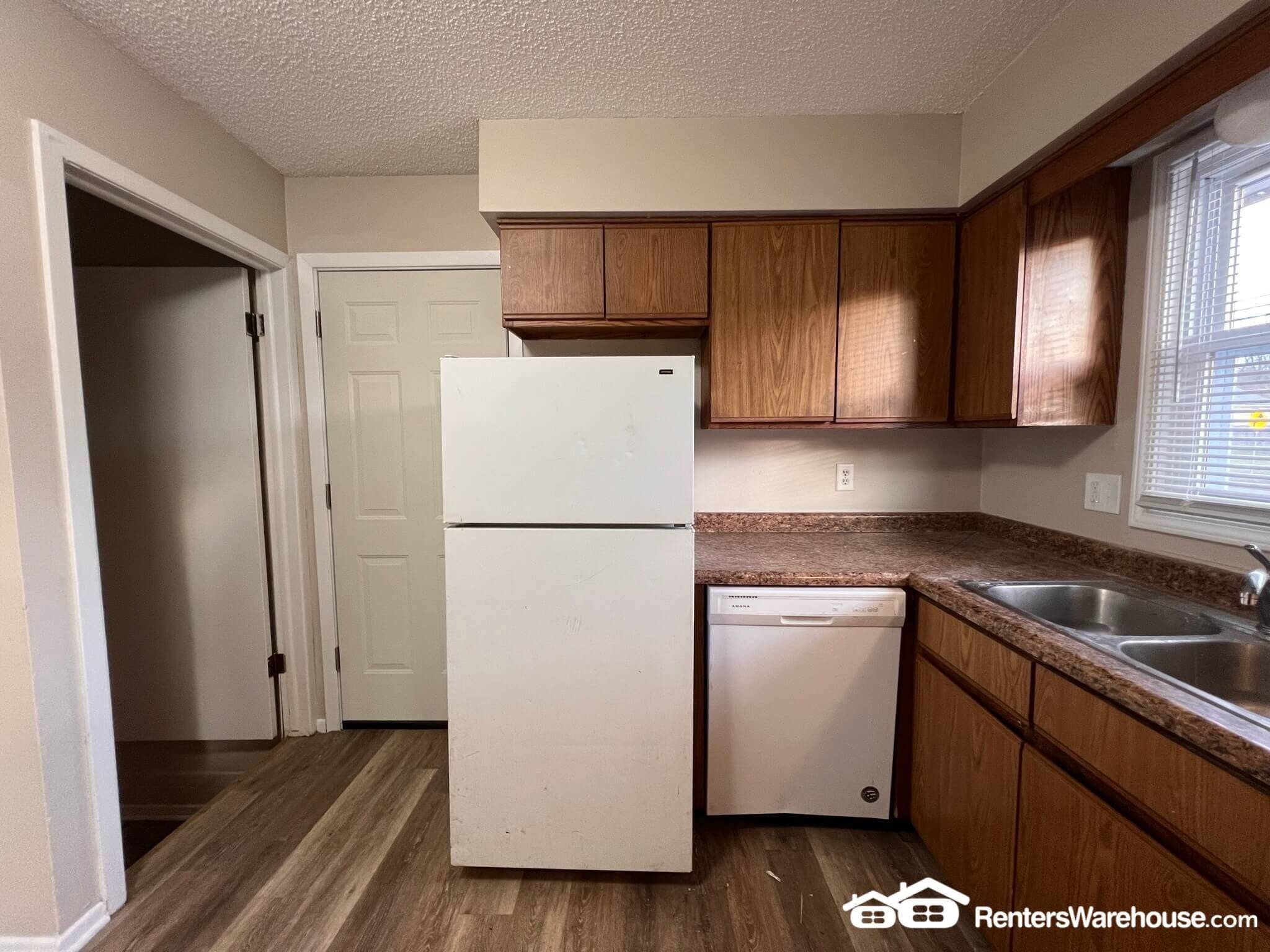 Building Photo - 802 Hartford Ave