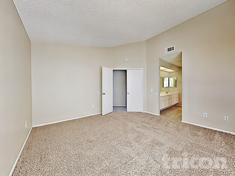 Building Photo - 15473 Casa Grande St