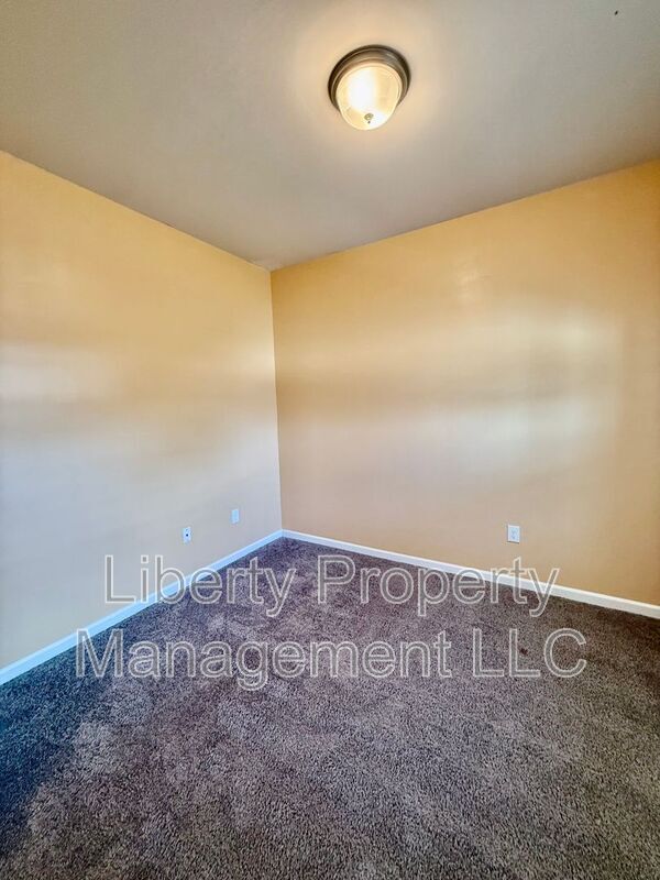 Building Photo - 145 Deodora Ln